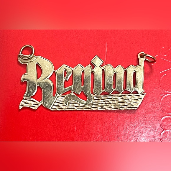 14K Yellow real solid Gold Personalized Regina Name Pendant4.3 grams